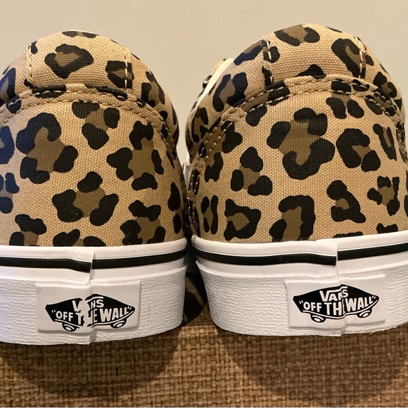 Vans Women's Ward Low-Top Leopard Print Sneakers in Black and White Size 9 - Picture 5 of 7